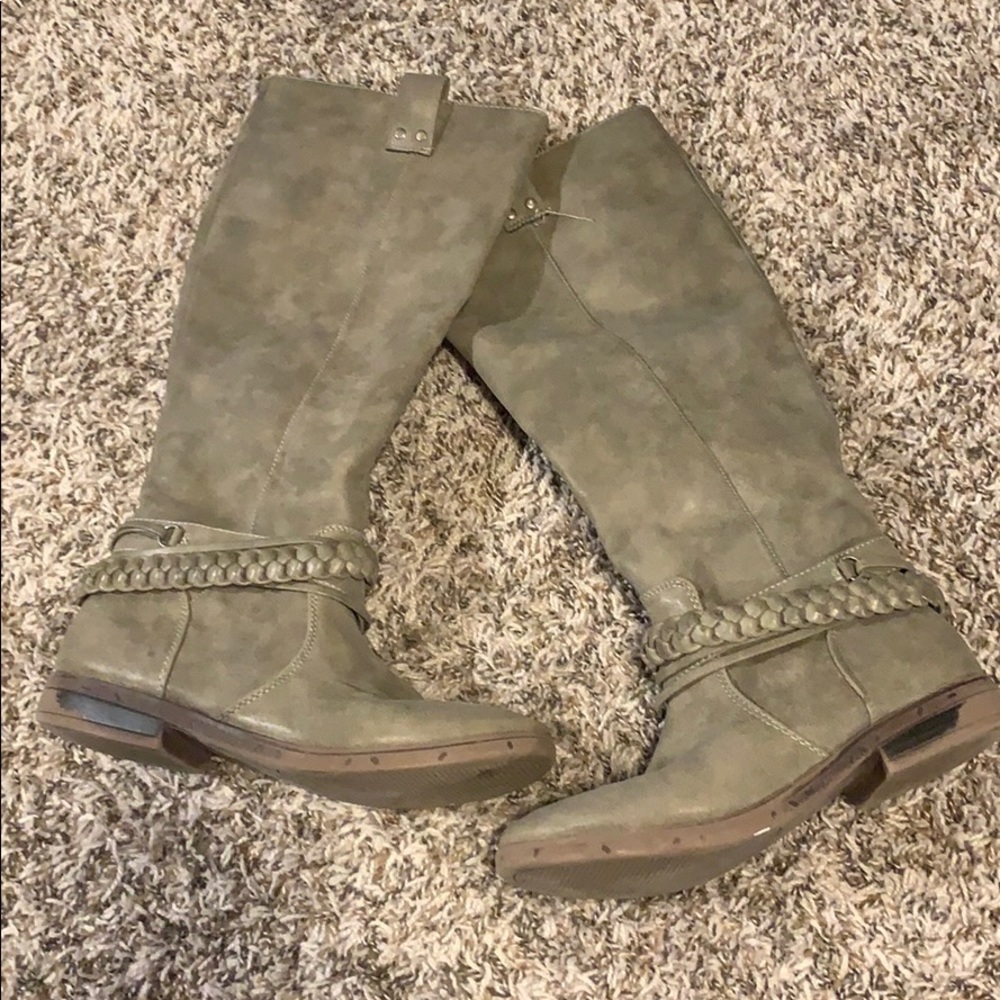 Size 7.5 Grey Zip-up Boots